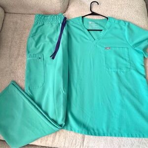 Figs Aqua Scrub Set with V-Neck